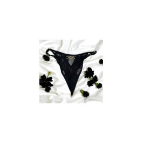 Tanga noir en dentelle avec bijou losanges dorés 